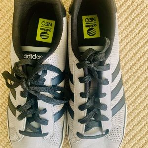 casual trainer. breathable with ortholite liner. worn once.